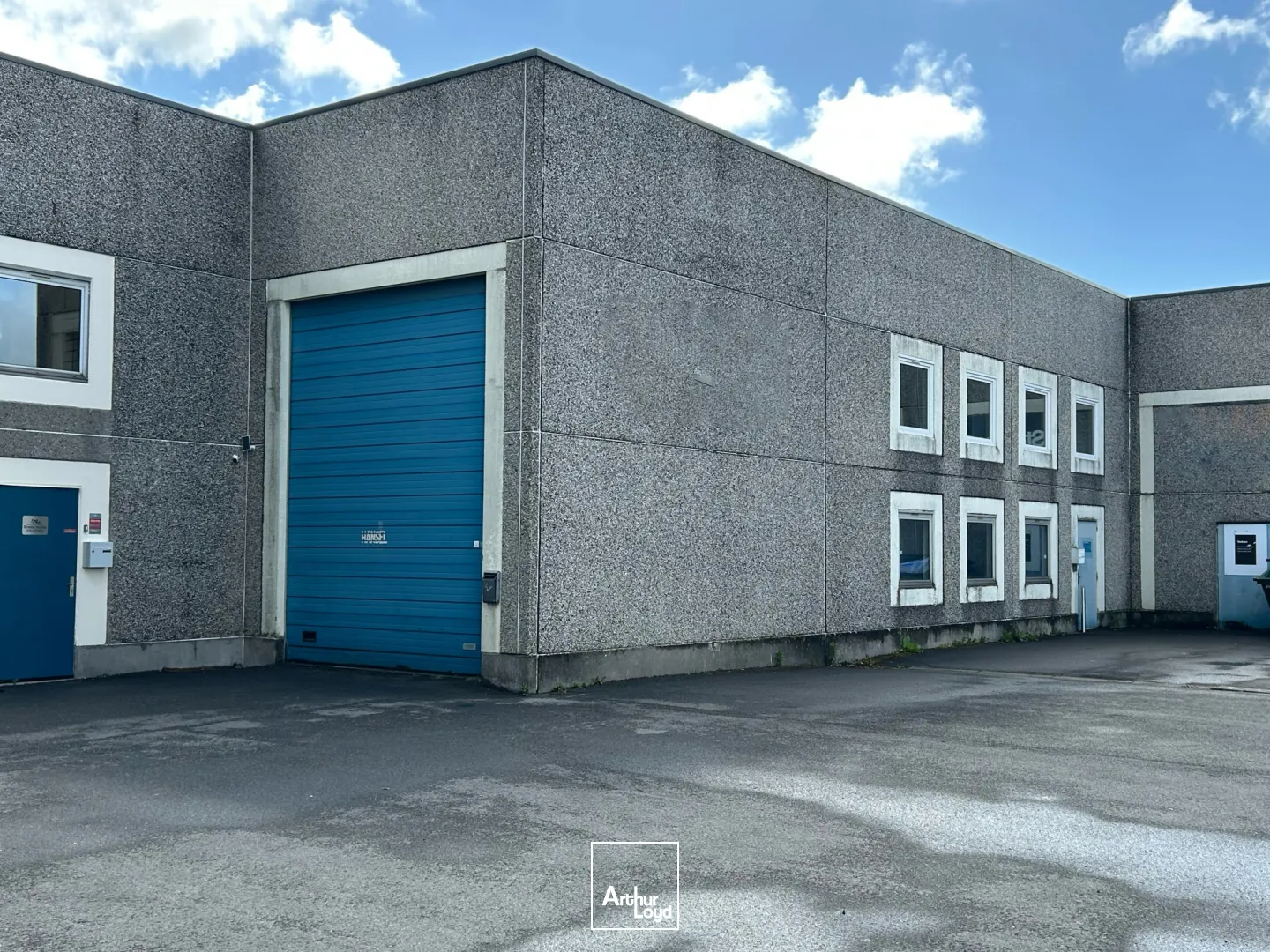 Entrepôt de 500m2 à louer sur le Centre régional de transport.