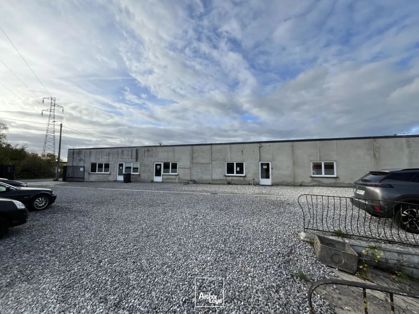 Entrepôt/Terrain à vendre sur le secteur de SAINT AMAND LES EAUX