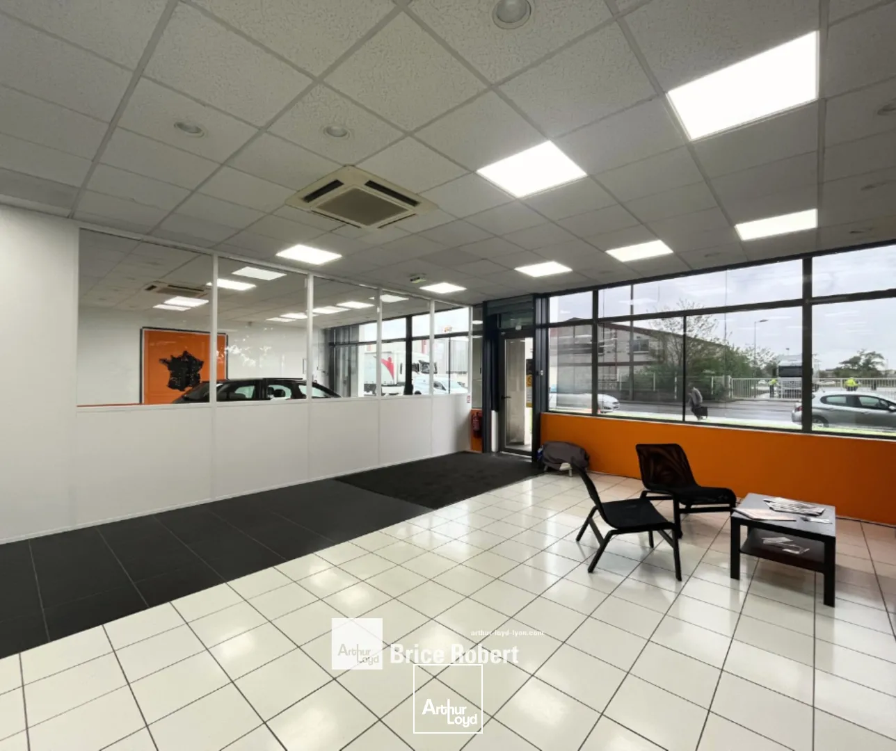 Locaux commerciaux - Location - DECINES CHARPIEU - 69150 - 280-590 - 7583780