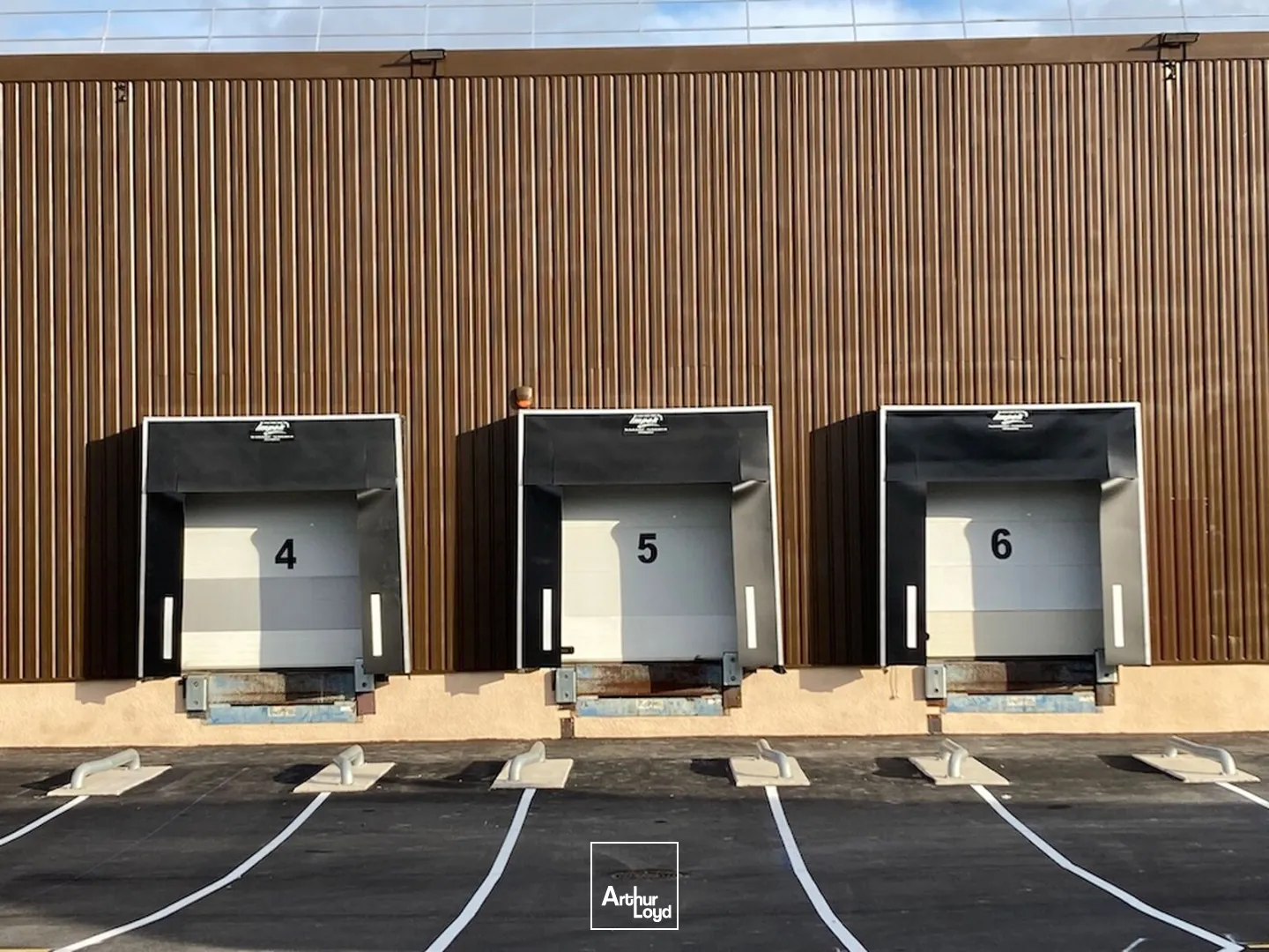 À LOUER : Local d'activité de 7&nbsp;830 m² + 2 options possibles de bureaux, ZI de Stélytec à Sint-Chamond