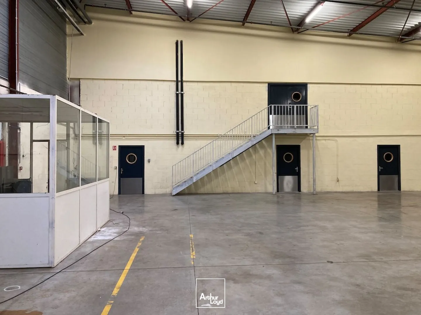 À LOUER : Local d'activité de 7&nbsp;830 m² + 2 options possibles de bureaux, ZI de Stélytec à Sint-Chamond