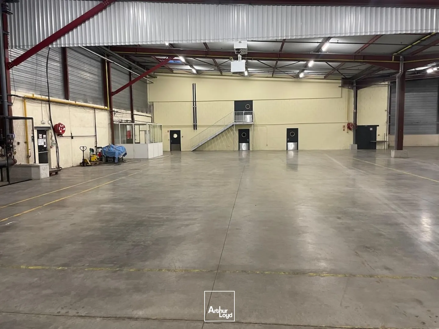 À LOUER : Local d'activité de 7&nbsp;830 m² + 2 options possibles de bureaux, ZI de Stélytec à Sint-Chamond