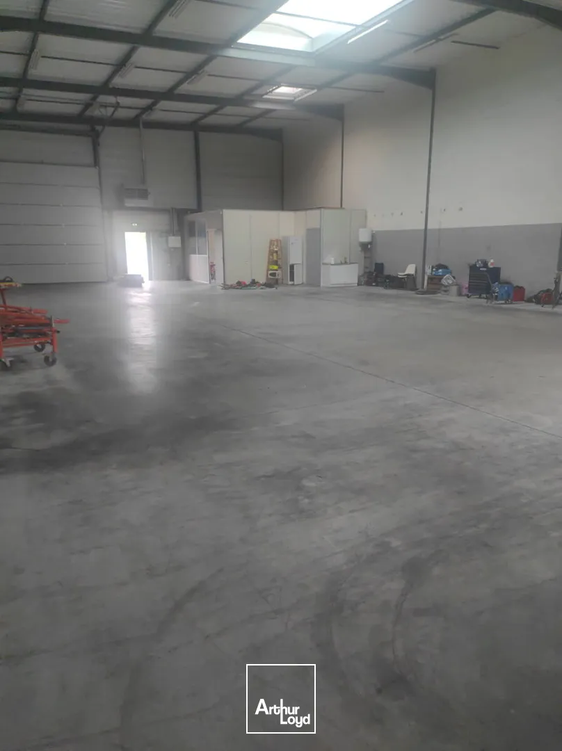 Local d'activité de 335 m² au sein d'une zone attractive à Andrézieux-Bouthéon