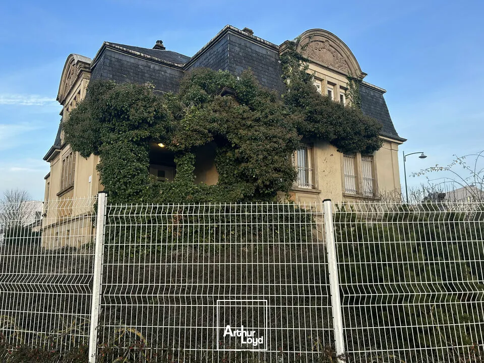 LOCAL D'ACTIVITE - ENTREPOT à VENDRE de 248 m²