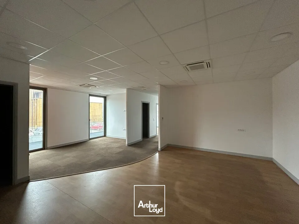 BUREAUX à VENDRE de 83 m²