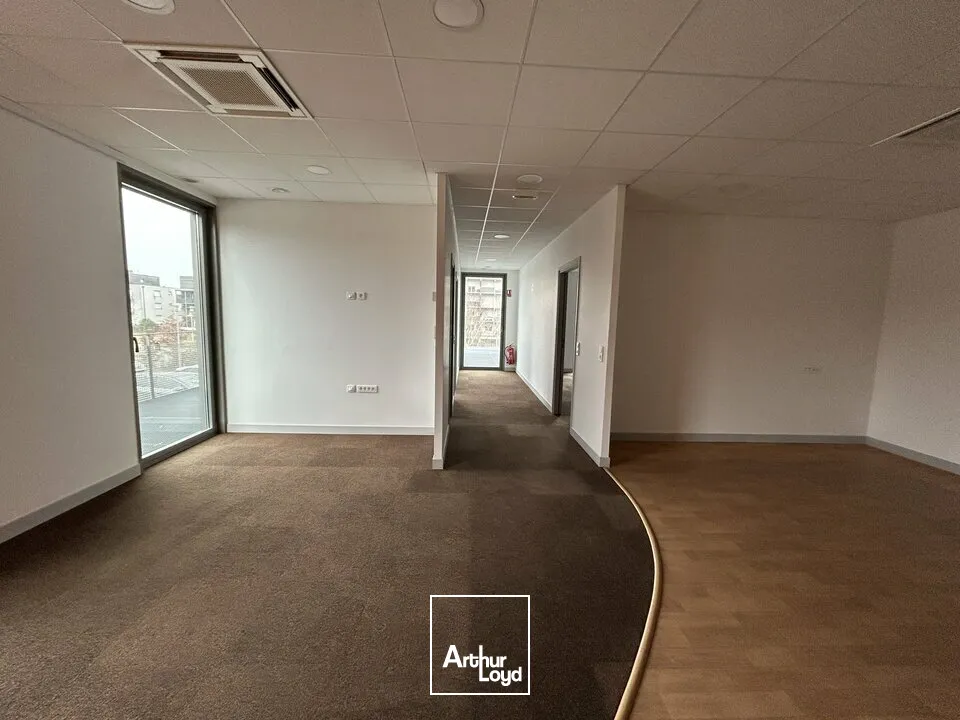 BUREAUX à VENDRE de 83 m²