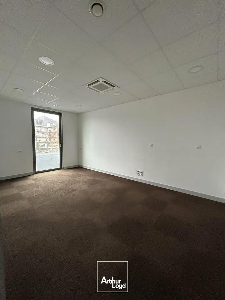 BUREAUX à VENDRE de 83 m²