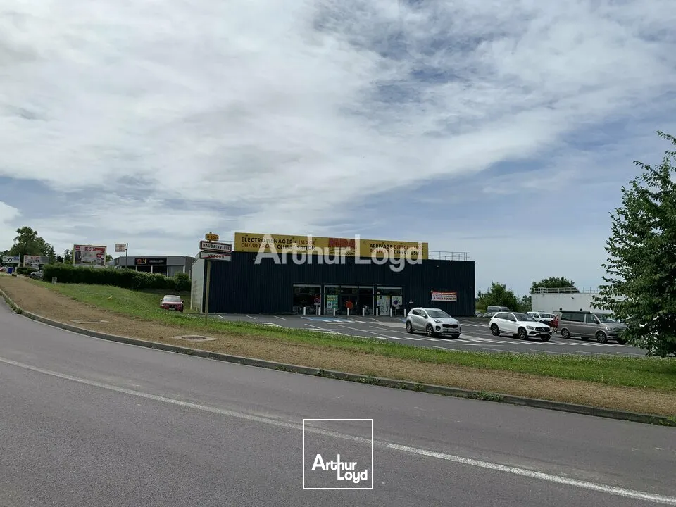 LOCAL COMMERCIAL à LOUER de 576 m²