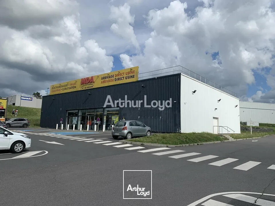 LOCAL COMMERCIAL à LOUER de 576 m²