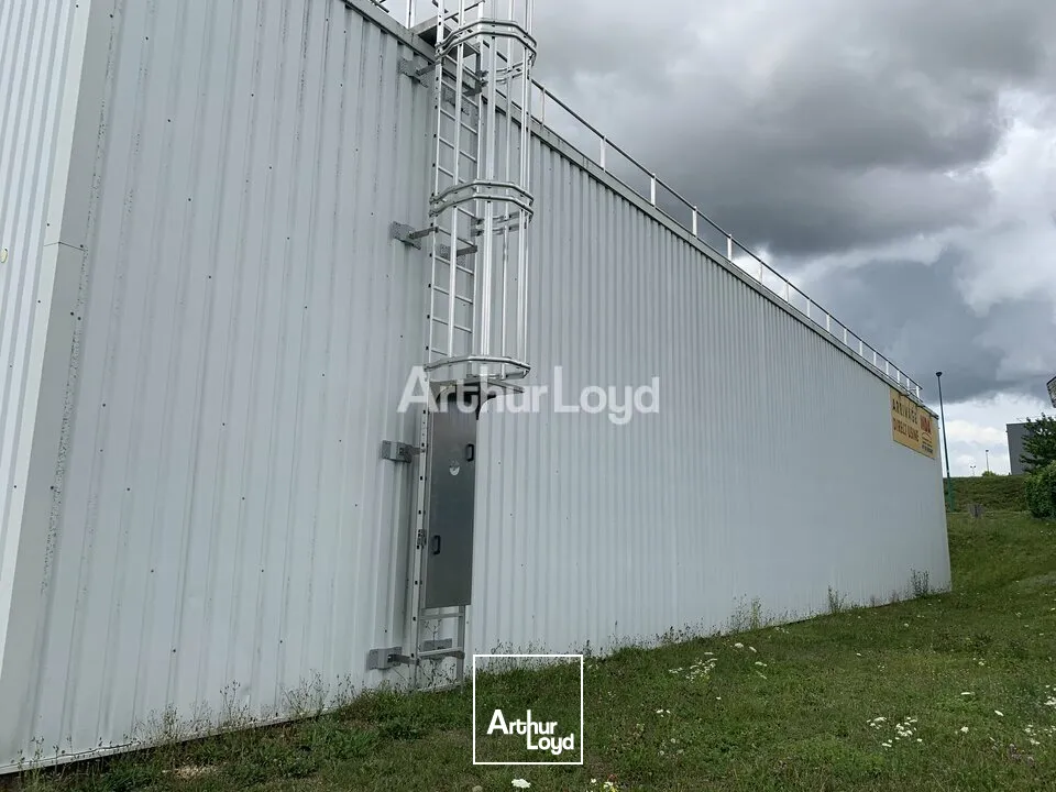 LOCAL COMMERCIAL à LOUER de 576 m²