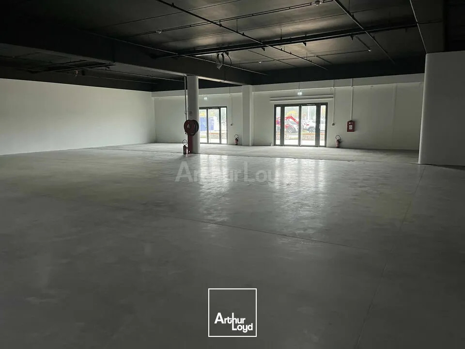 LOCAL COMMERCIAL à LOUER de 633 m²