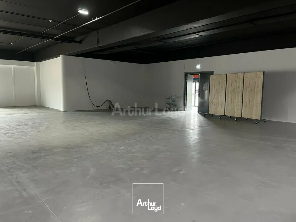 LOCAL COMMERCIAL à LOUER de 633 m²