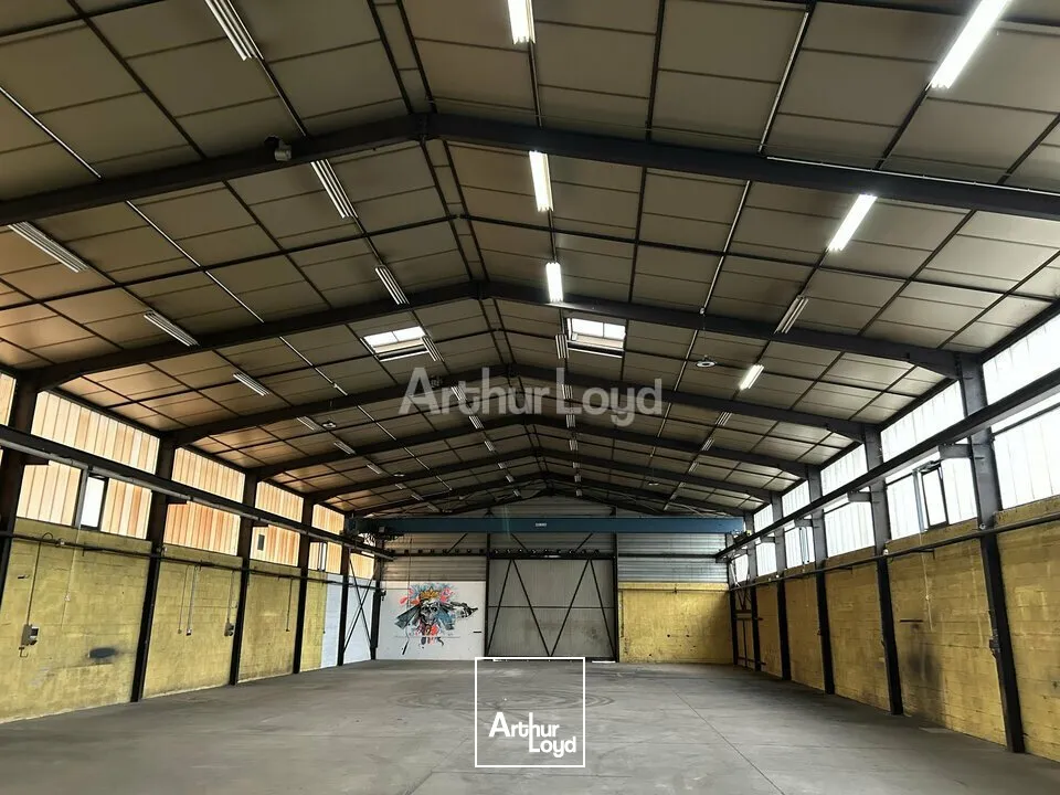 LOCAL D'ACTIVITE - ENTREPOT à LOUER de 848 m²