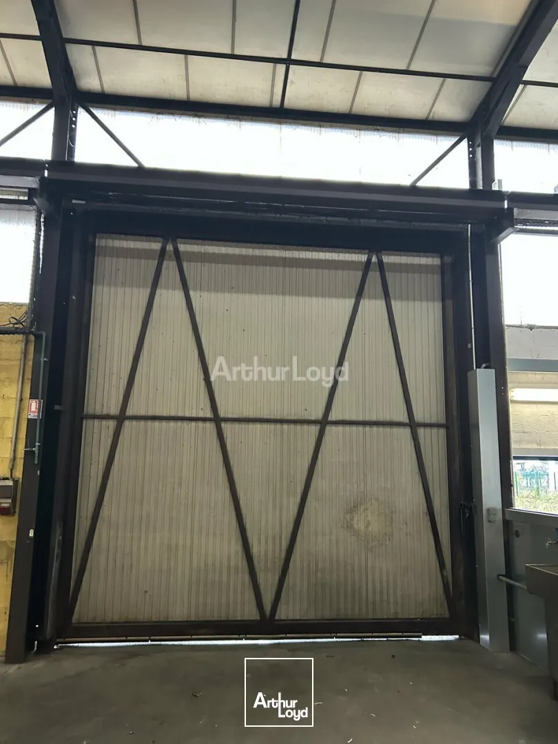 LOCAL D'ACTIVITE - ENTREPOT à LOUER de 848 m²