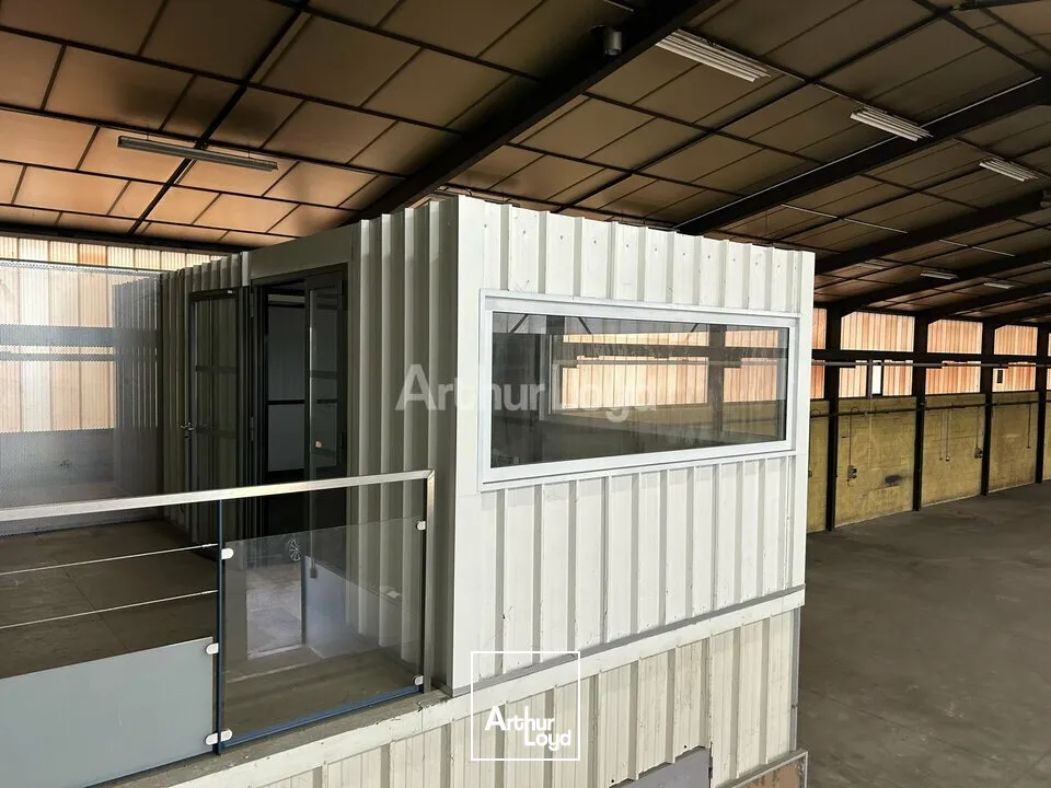LOCAL D'ACTIVITE - ENTREPOT à LOUER de 848 m²