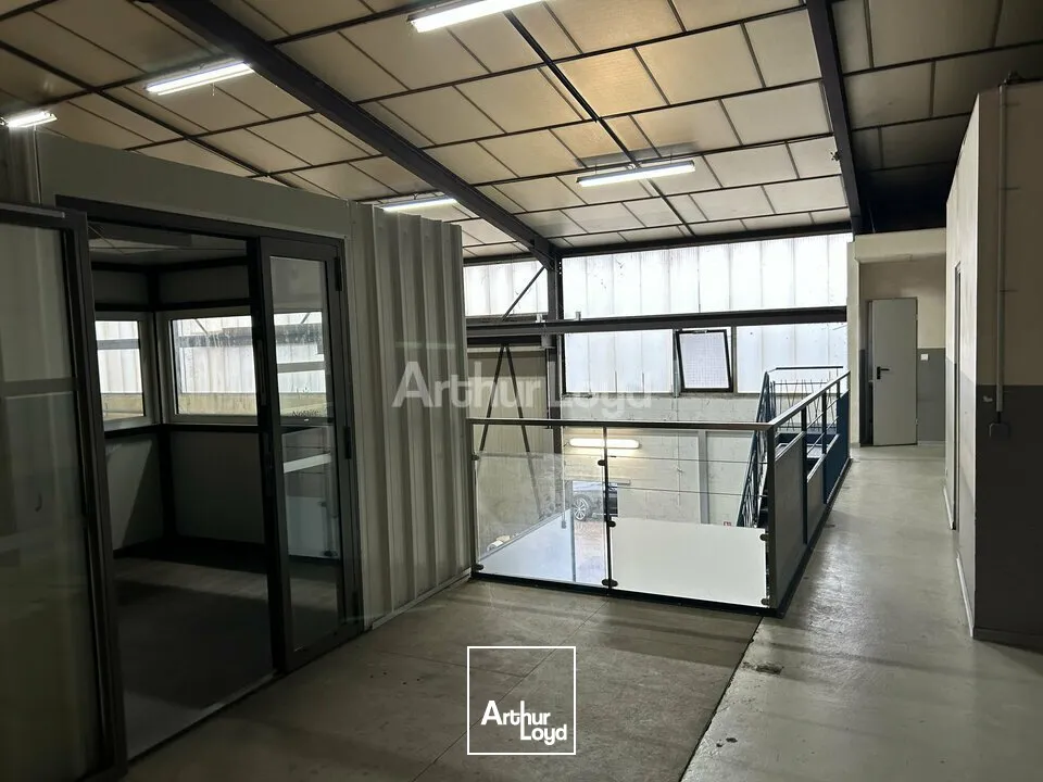 LOCAL D'ACTIVITE - ENTREPOT à LOUER de 848 m²