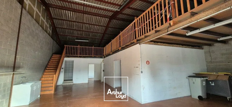 CHEVIGNY-SAINT-SAUVEUR - LOCAL D'ACTIVITES - A LOUER