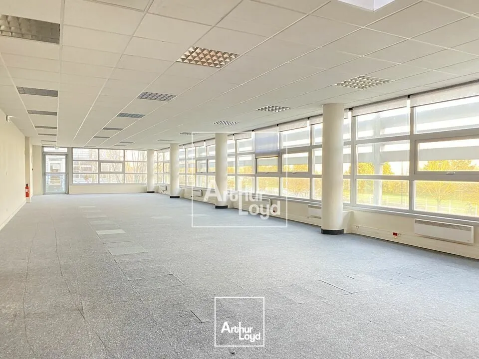 Belles cellules d' activité à louer - COMBS LA VILLE
