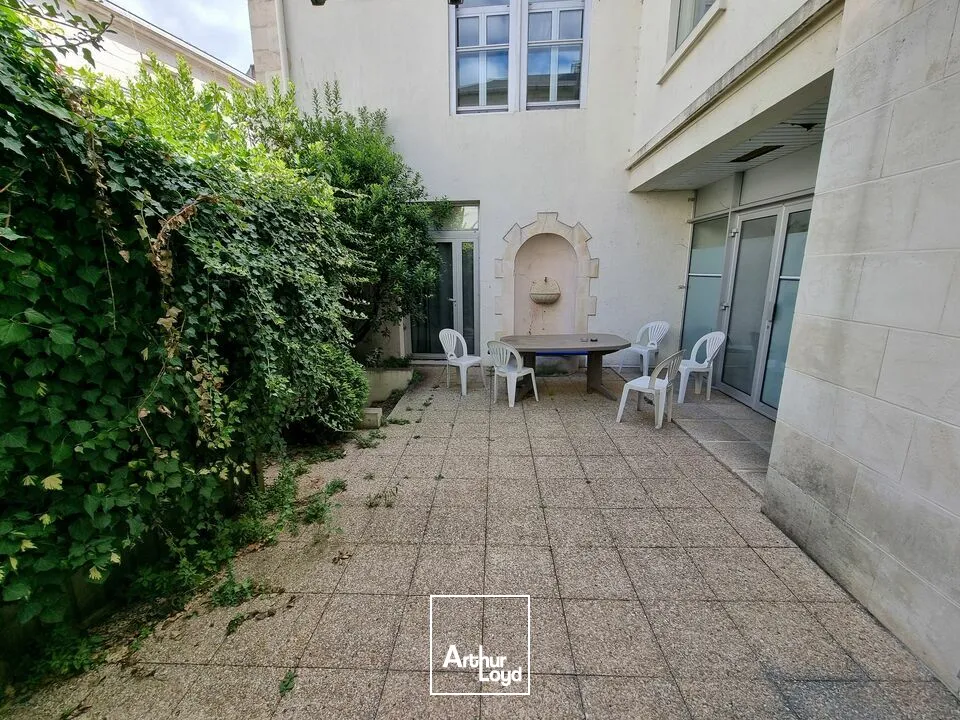 BUREAUX À VENDRE  CENTRE-VILLE, À CÔTÉ DE LA PLACE DE LA BRÈCHE