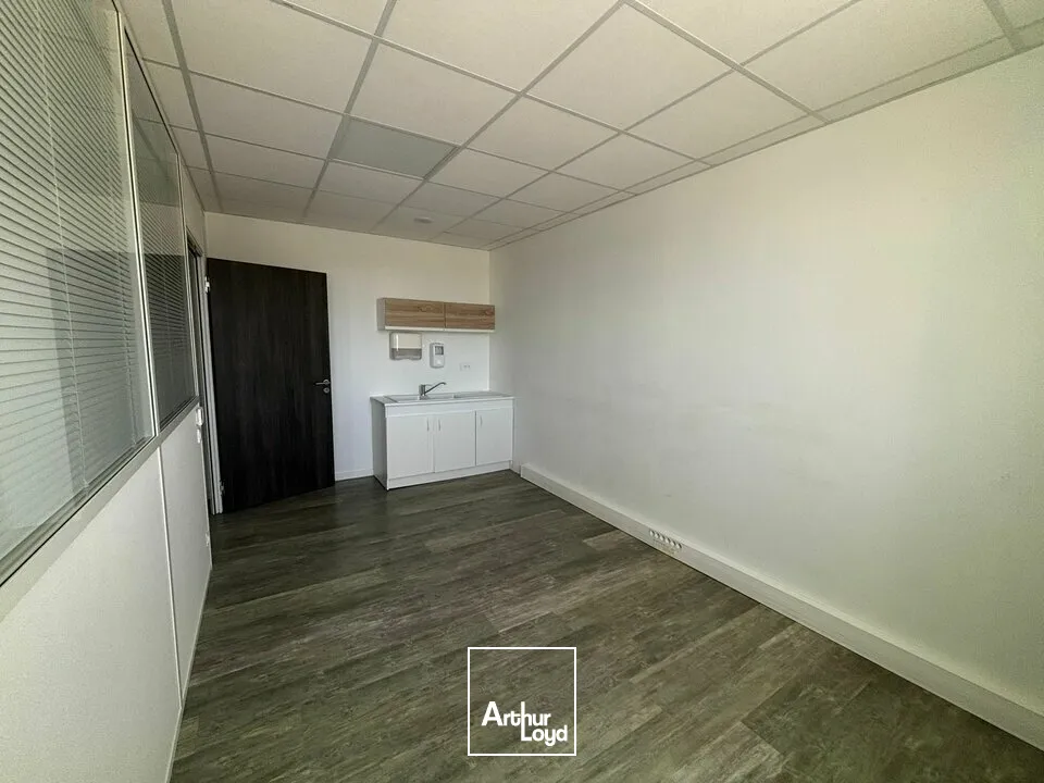 À LOUER  BUREAUX EN EXCELLENT ETAT  LA ROCHE-SUR-YON NORD