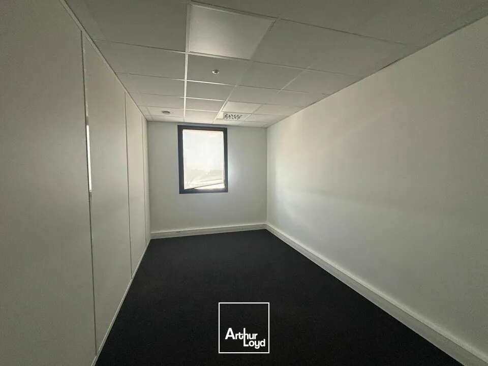 À LOUER  BUREAUX EN EXCELLENT ETAT  LA ROCHE-SUR-YON NORD