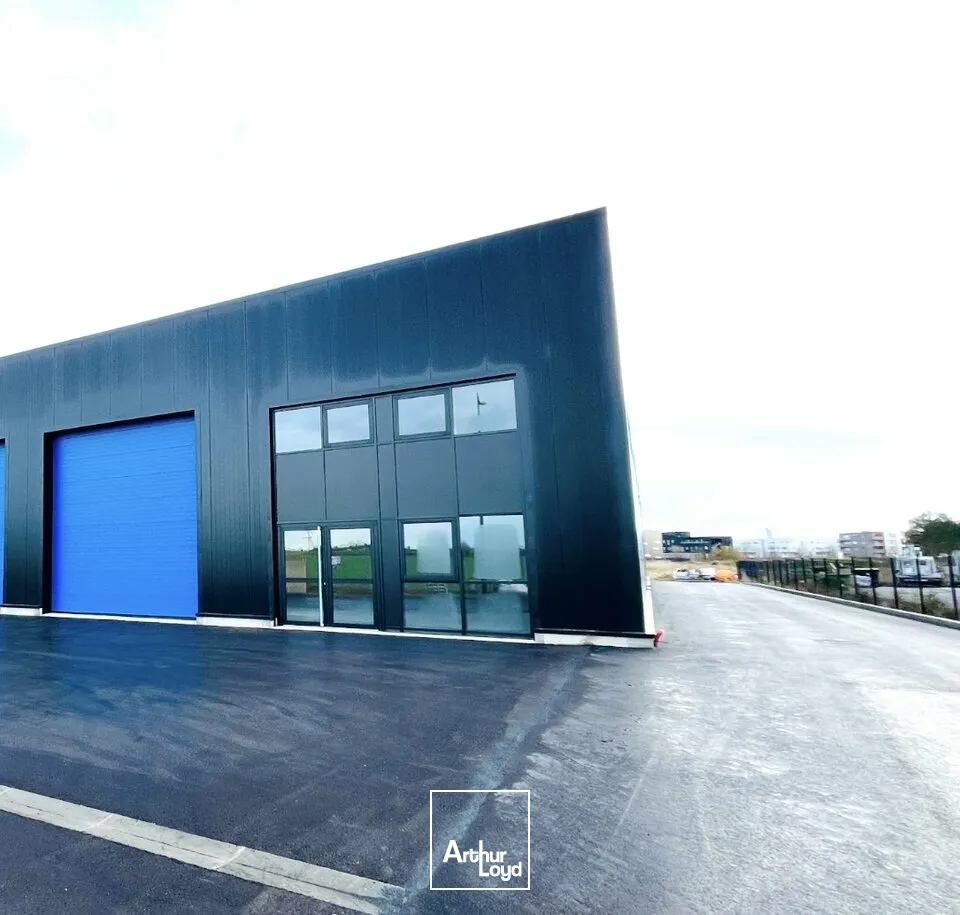A LOUER - LE HAVRE PLATEAU NORD - LOCAL D'ACTIVITÉ NEUF BRUT DE BÉTON D'ENVIRON 285 m2 + 6 STATIONNEMENTS PRIVATIFS
