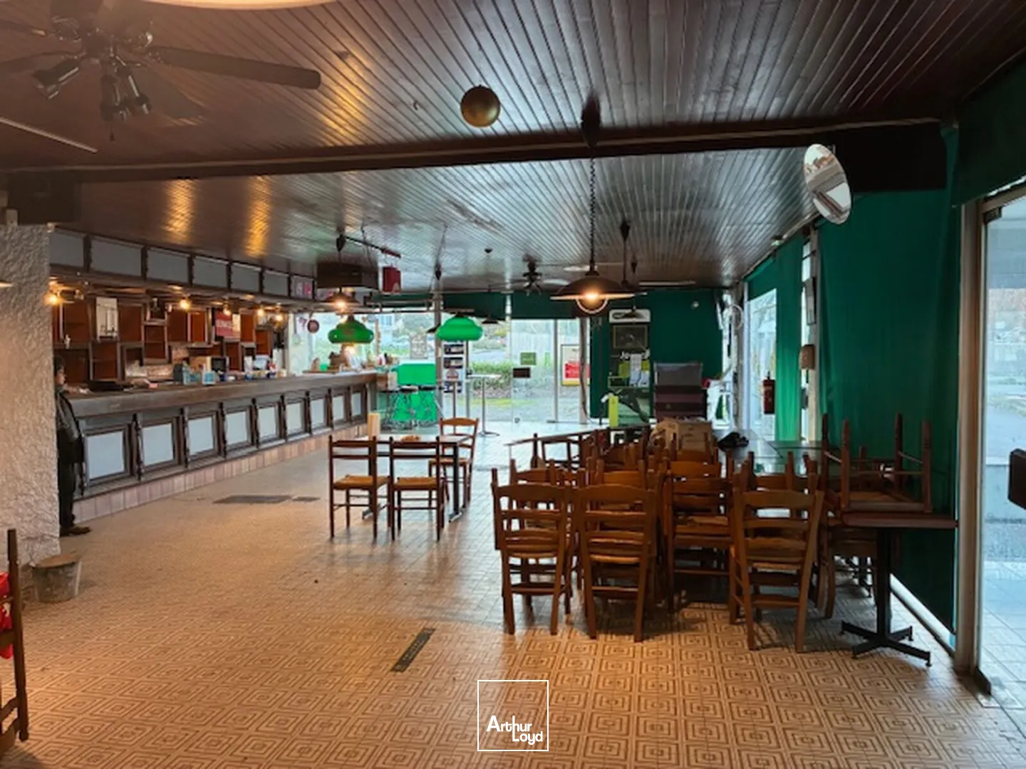 A LOUER OU A VENDRE LOCAL COMMERCIAL DE 170M2 DANS CENTRE COMMERCIAL-SAINT NAZAIRE