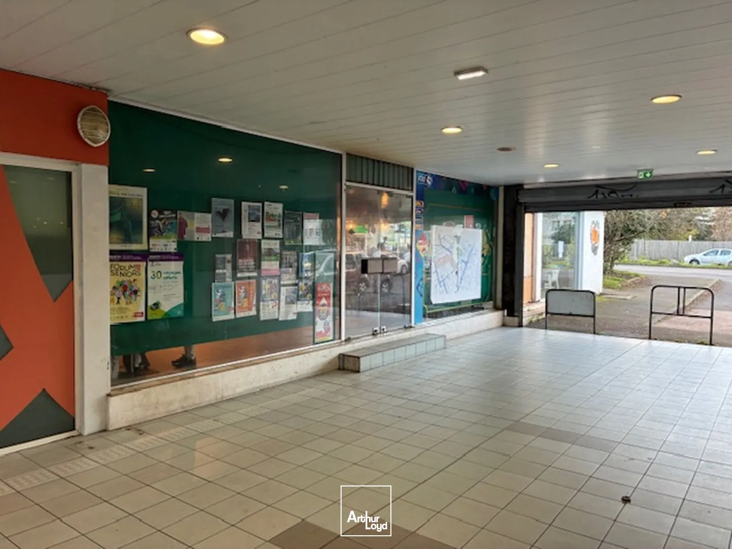 A LOUER OU A VENDRE LOCAL COMMERCIAL DE 170M2 DANS CENTRE COMMERCIAL-SAINT NAZAIRE