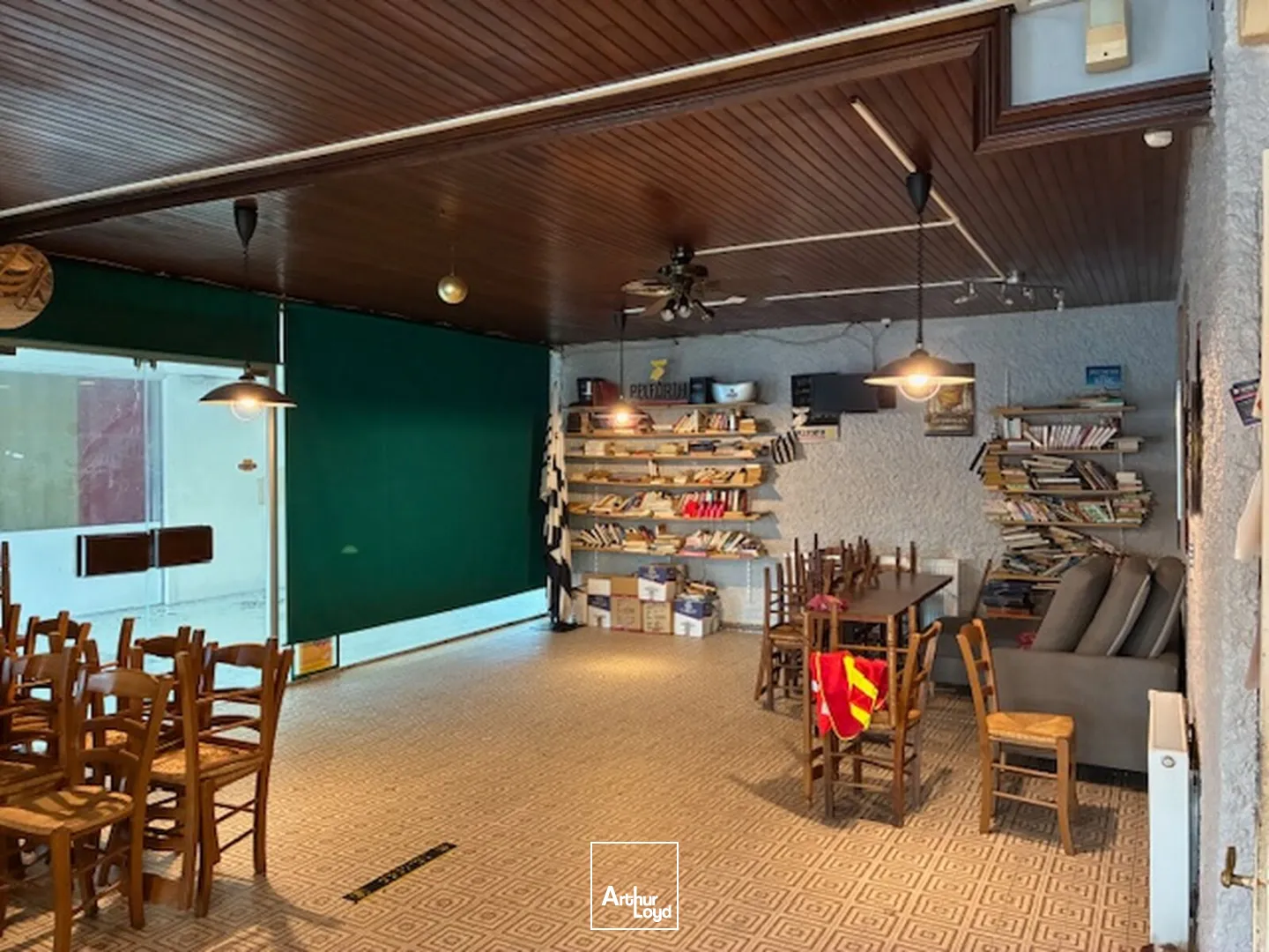 A LOUER OU A VENDRE LOCAL COMMERCIAL DE 170M2 DANS CENTRE COMMERCIAL-SAINT NAZAIRE