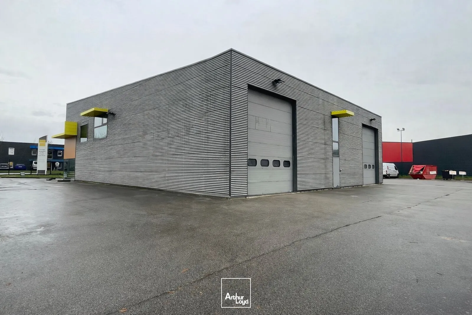 A LOUER - LOCAL D'ACTIVITE DE 575 M² - ZA DU PRAT VANNES