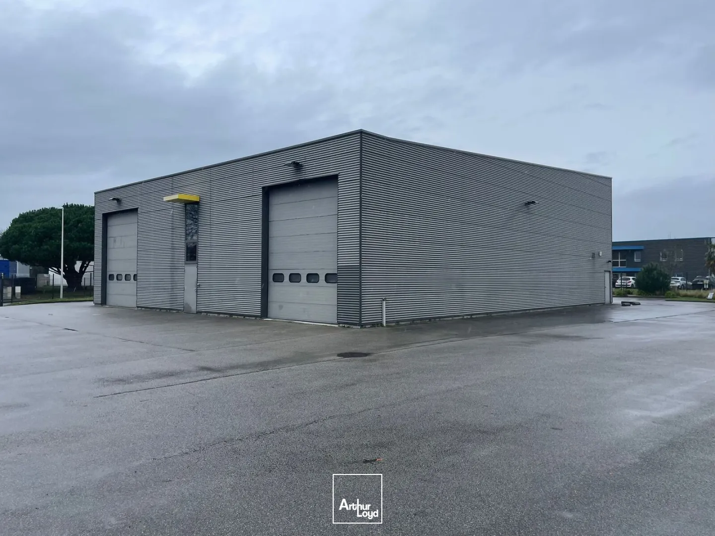 A LOUER - LOCAL D'ACTIVITE DE 575 M² - ZA DU PRAT VANNES