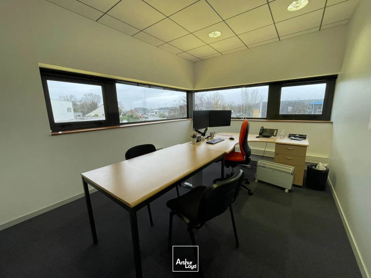 A LOUER - LOCAL D'ACTIVITE DE 575 M² - ZA DU PRAT VANNES