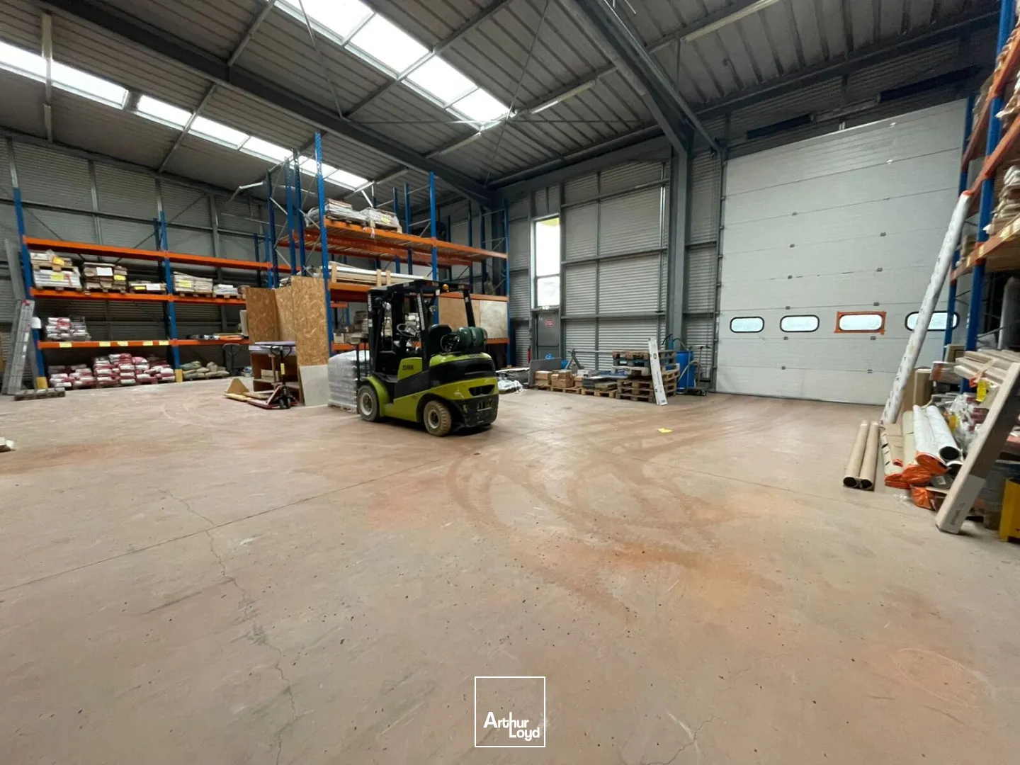 A LOUER - LOCAL D'ACTIVITE DE 575 M² - ZA DU PRAT VANNES