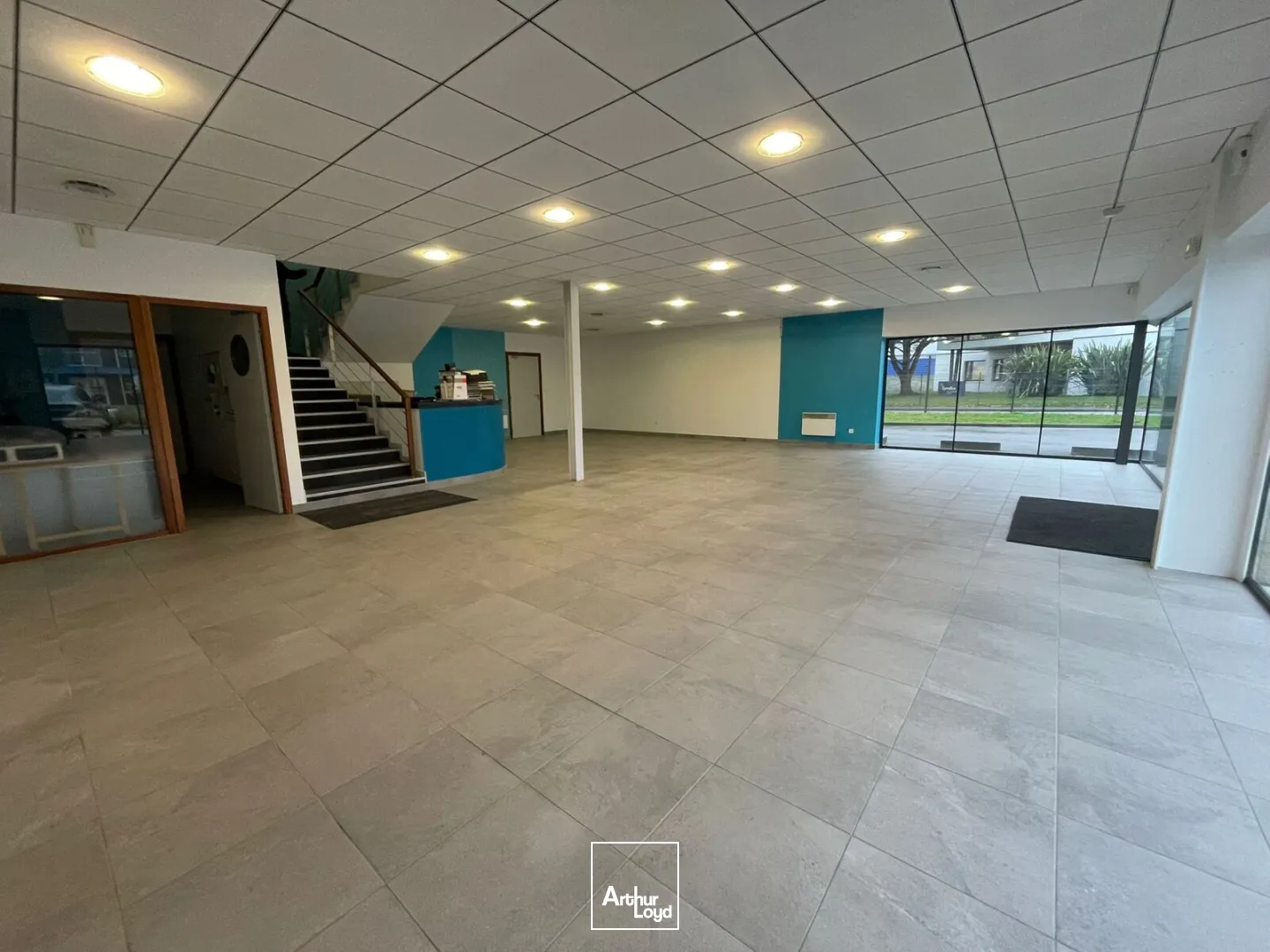 A LOUER - LOCAL D'ACTIVITE DE 575 M² - ZA DU PRAT VANNES