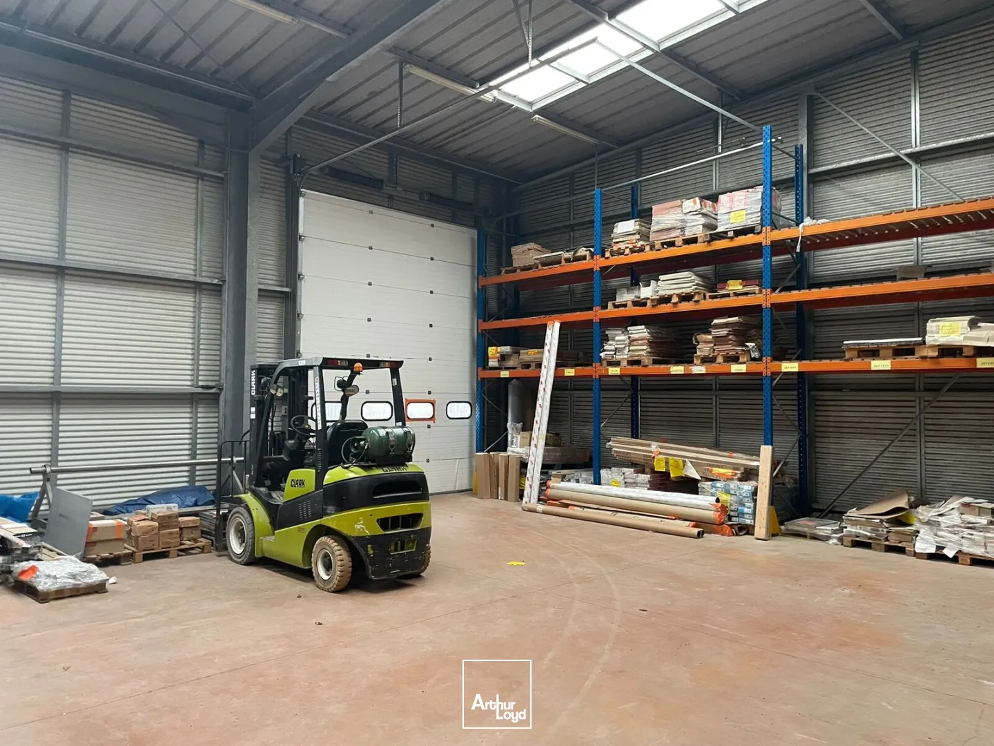 A LOUER - LOCAL D'ACTIVITE DE 575 M² - ZA DU PRAT VANNES