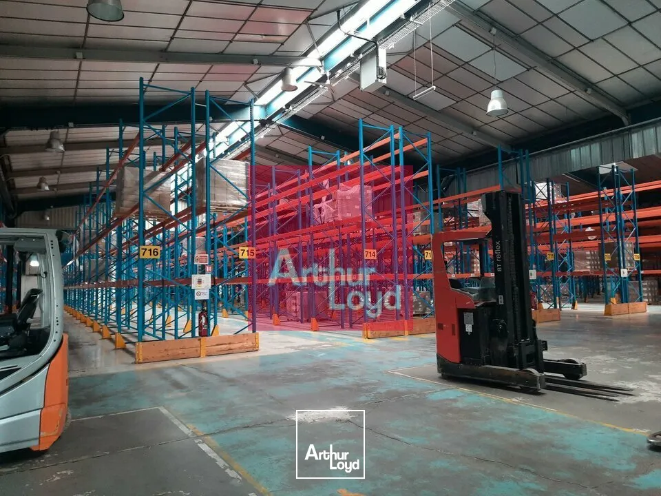 COURNON ZI A LOUER ENTREPOT 3072 M²