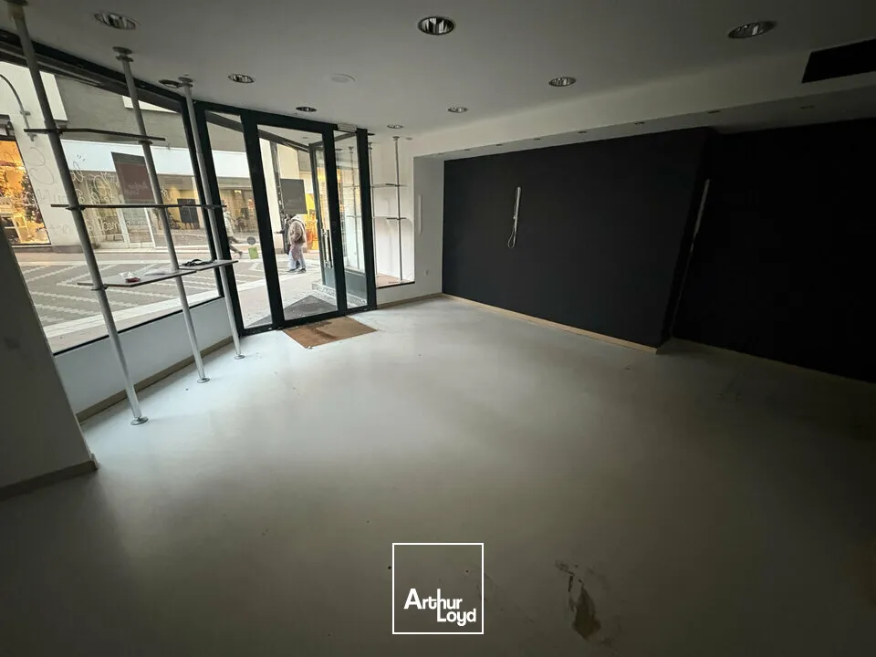 LOCAL COMMERCIAL à VENDRE de 51 m²