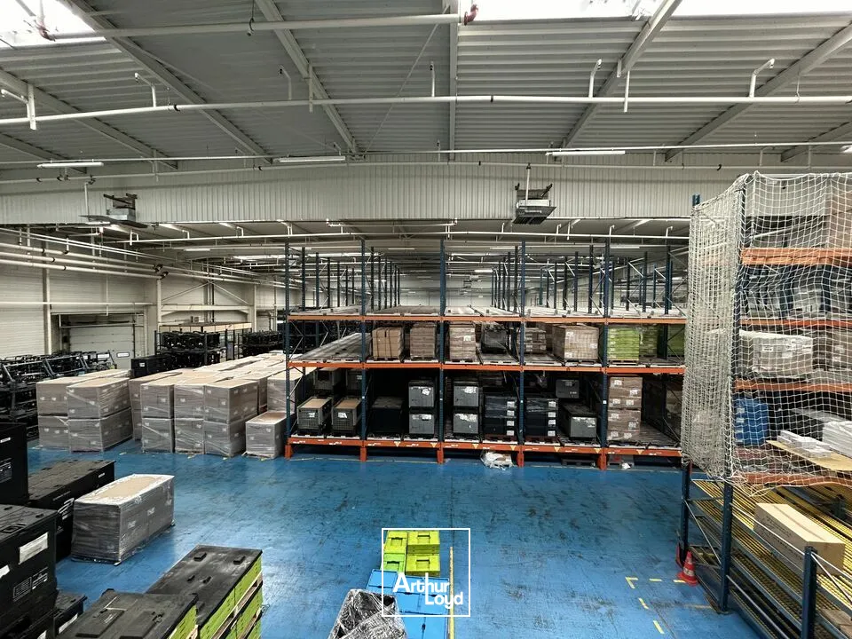 ENTREPOT - ATELIER à LOUER de 11215 m²