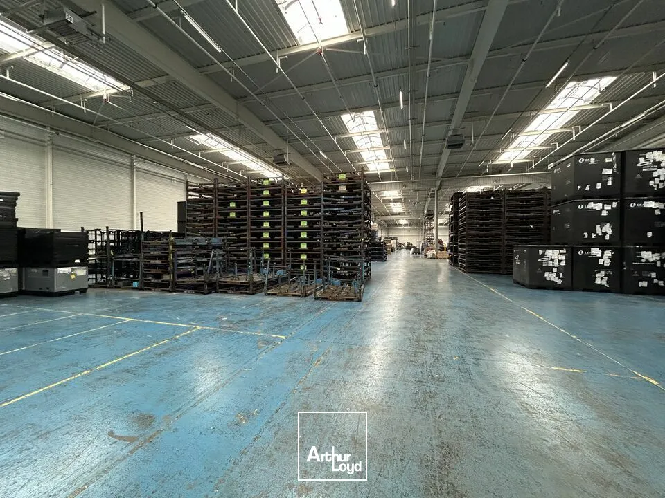 ENTREPOT - ATELIER à LOUER de 11215 m²