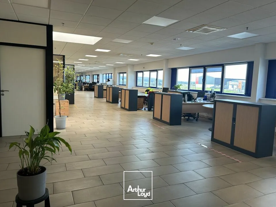 ENTREPOT - ATELIER à VENDRE de 11215 m²