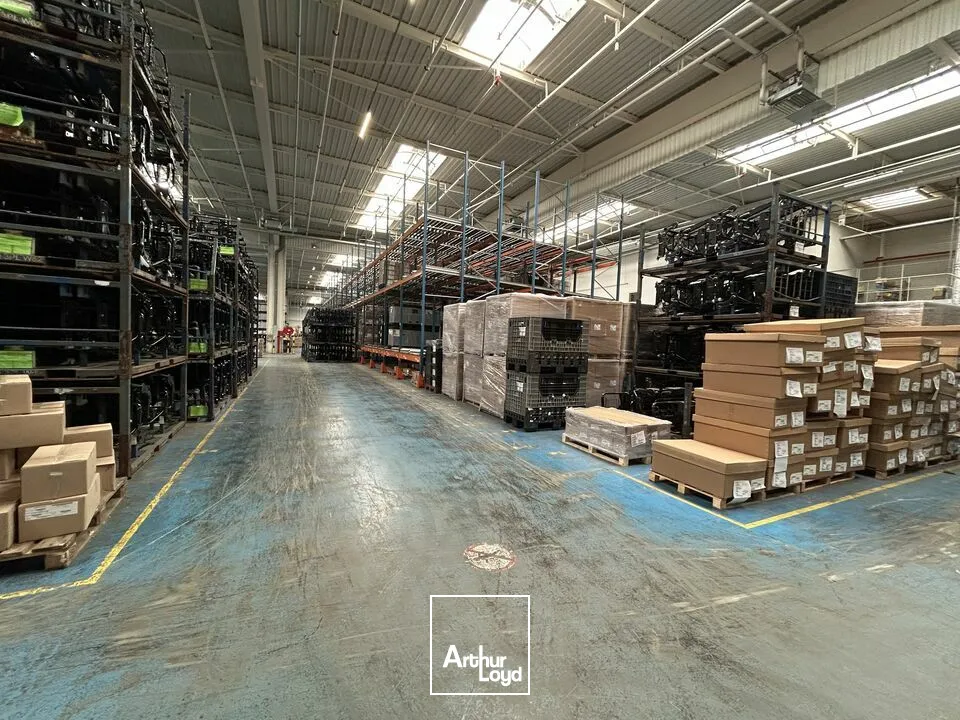 ENTREPOT - ATELIER à VENDRE de 11215 m²