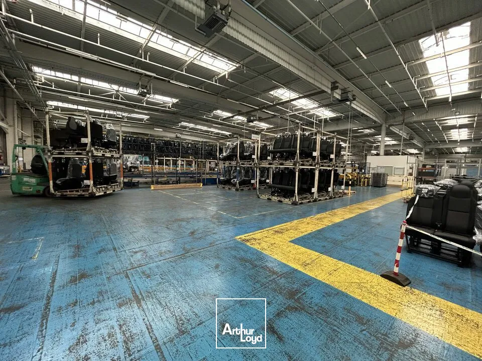 ENTREPOT - ATELIER à VENDRE de 11215 m²