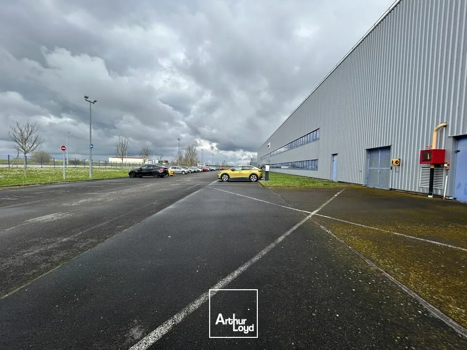 ENTREPOT - ATELIER à VENDRE de 11215 m²