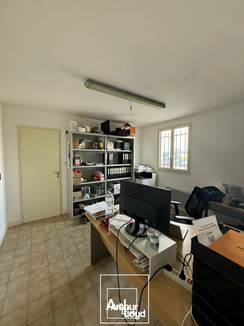 Bâtiment / local d'activité - Brive ouest / Zone de l'aérodrome - Grande cour 