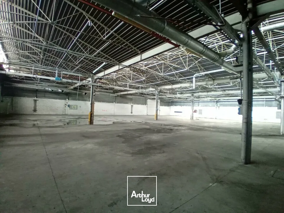 A VENDRE Entrepôt 1720 m²