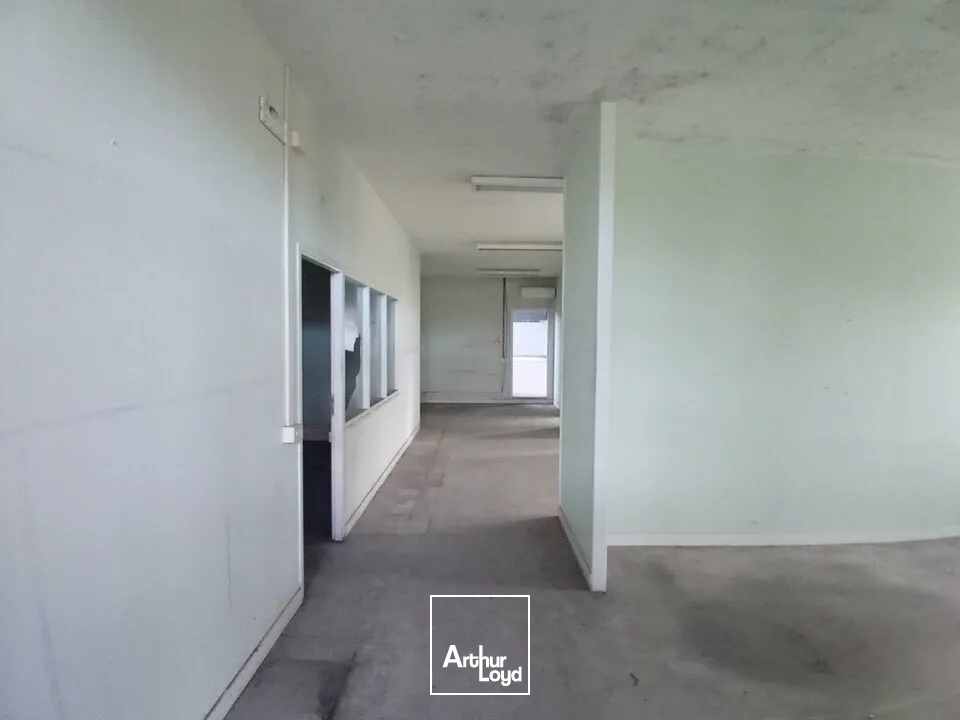 A VENDRE Entrepôt 1720 m²