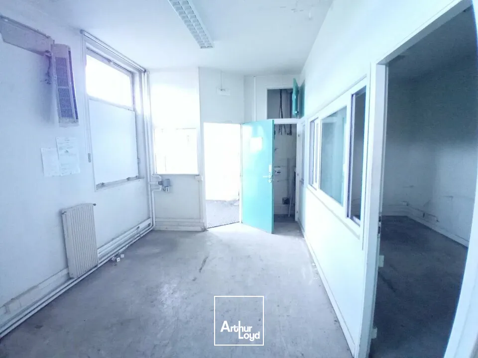 A VENDRE Entrepôt 1720 m²