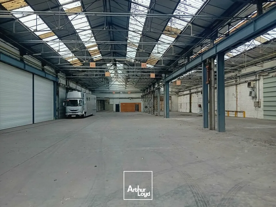 A VENDRE Entrepôt 2&nbsp;500 m²