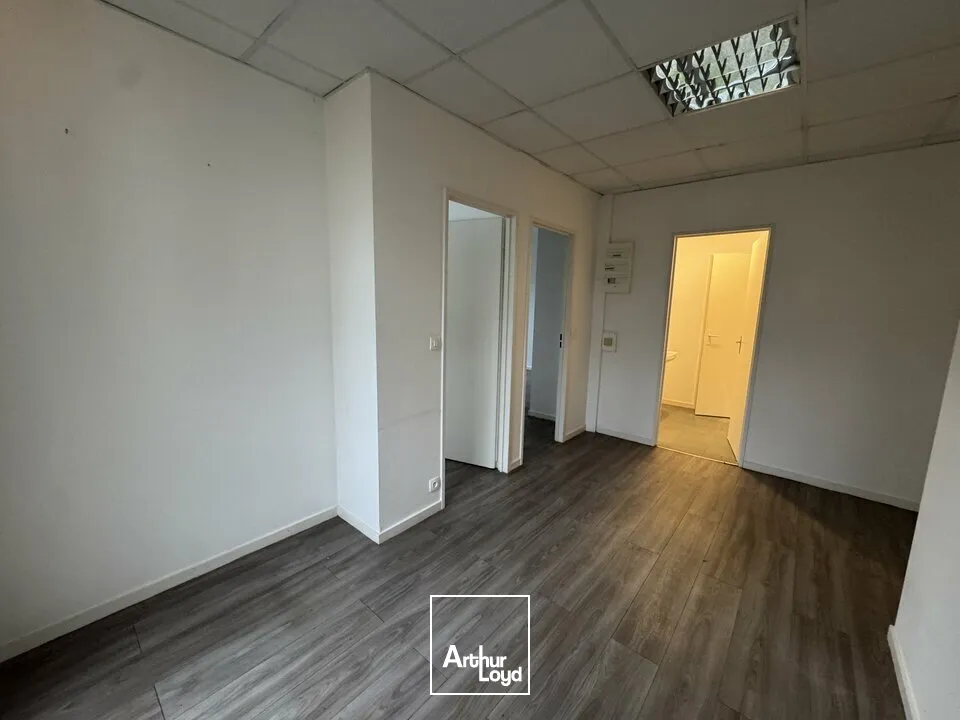 TOURS SUD SAINT-AVERTIN - A LOUER BUREAUX DE 48 M2 PARKINGS - LES GRANGES GALAND A10