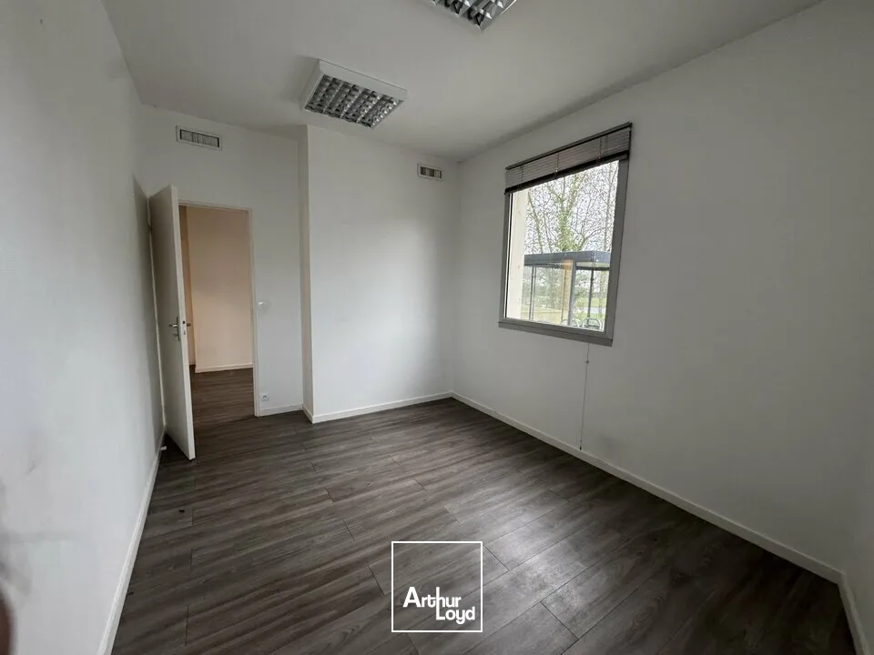 TOURS SUD SAINT-AVERTIN - A LOUER BUREAUX DE 48 M2 PARKINGS - LES GRANGES GALAND A10